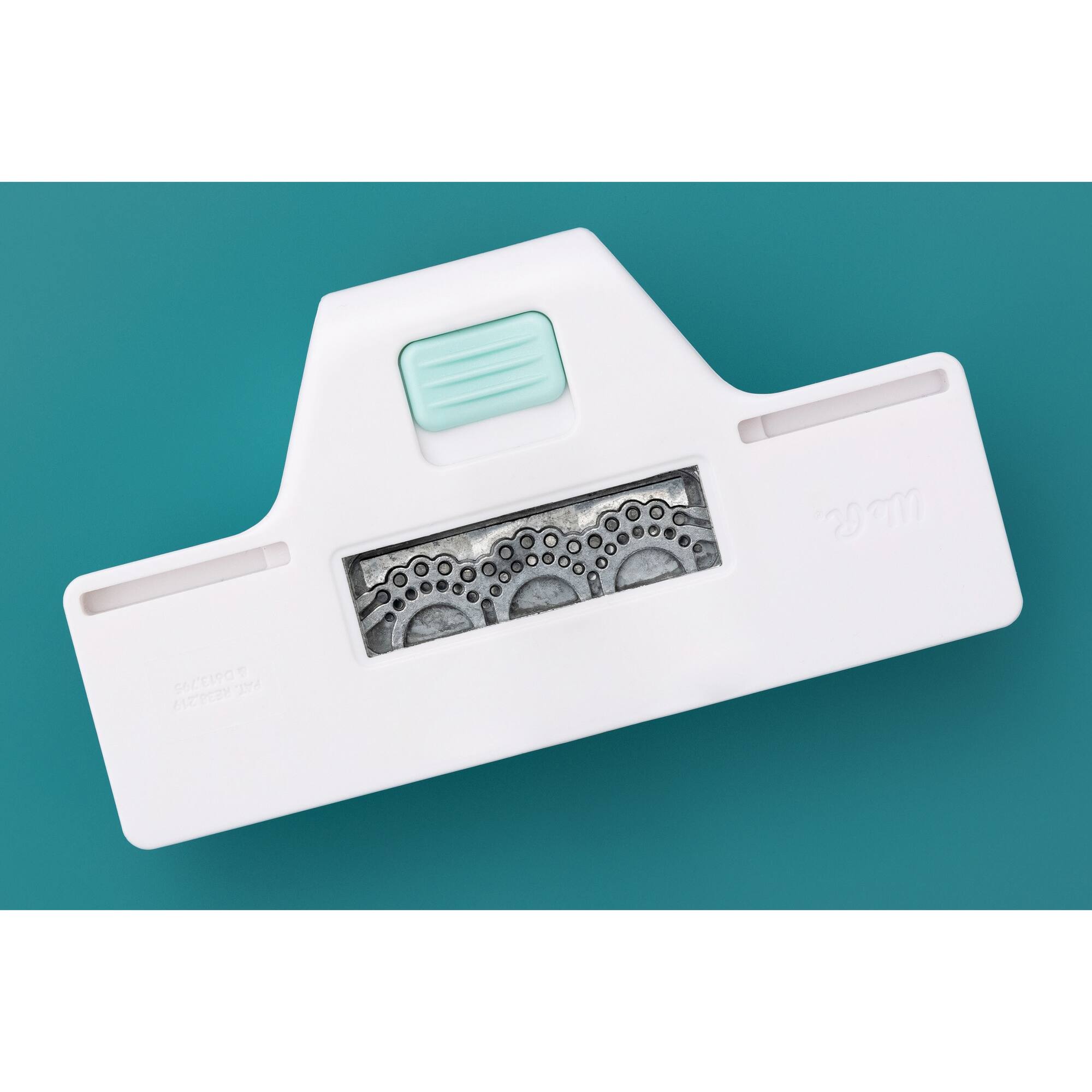 We R Memory Keepers® Scallop Lace Edge Punch